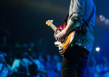 15 Best Guitar Players of All Time