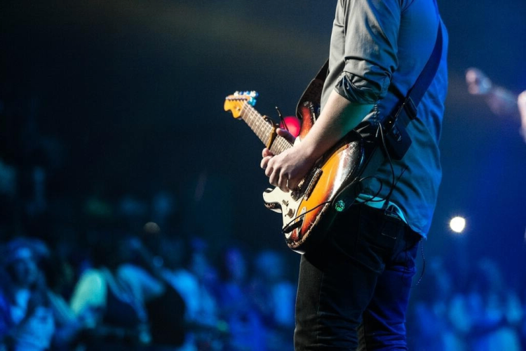 15 Best Guitar Players of All Time