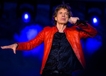 15 Best Male Singers of All Time