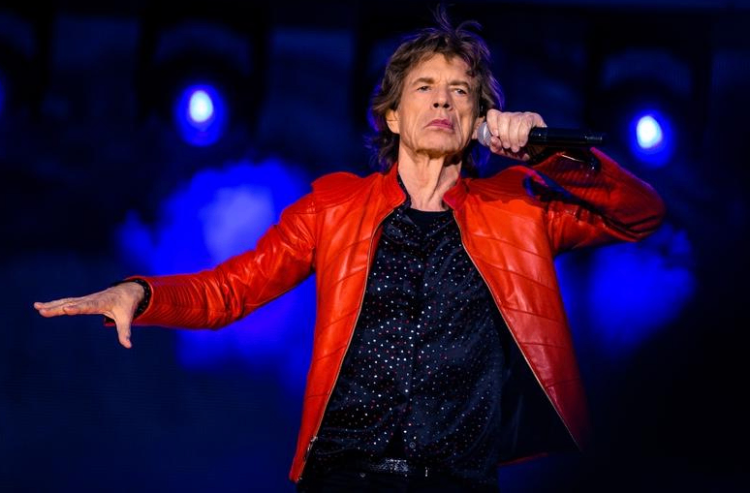 15 Best Male Singers of All Time