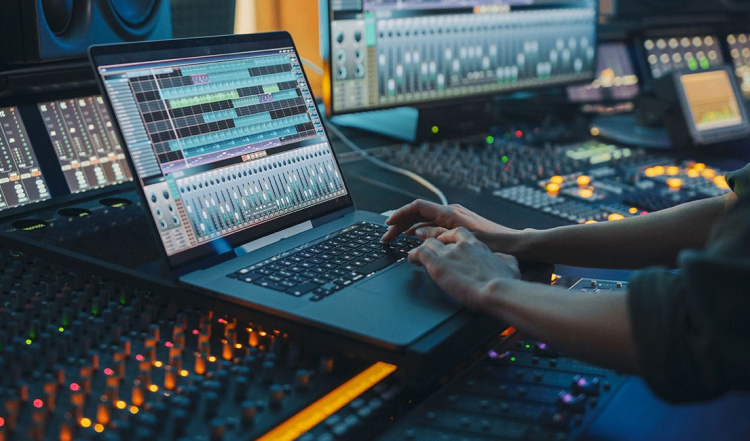 15 Best Music Producers of All Time