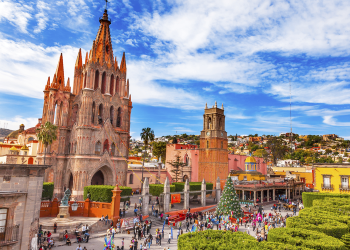10 Famous Singers from Mexico