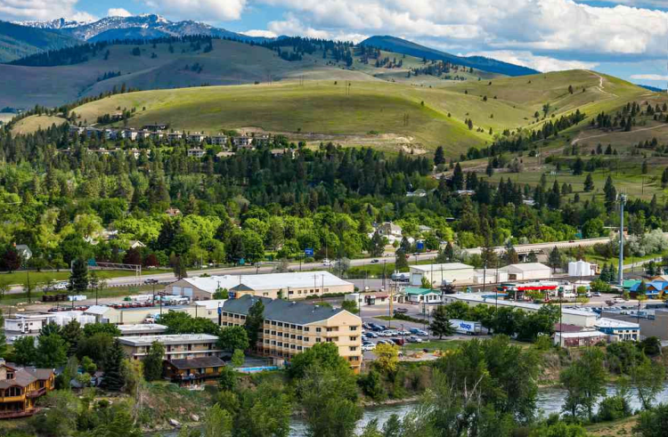 10 Famous Singers from Montana