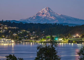 10 Famous Singers from Oregon