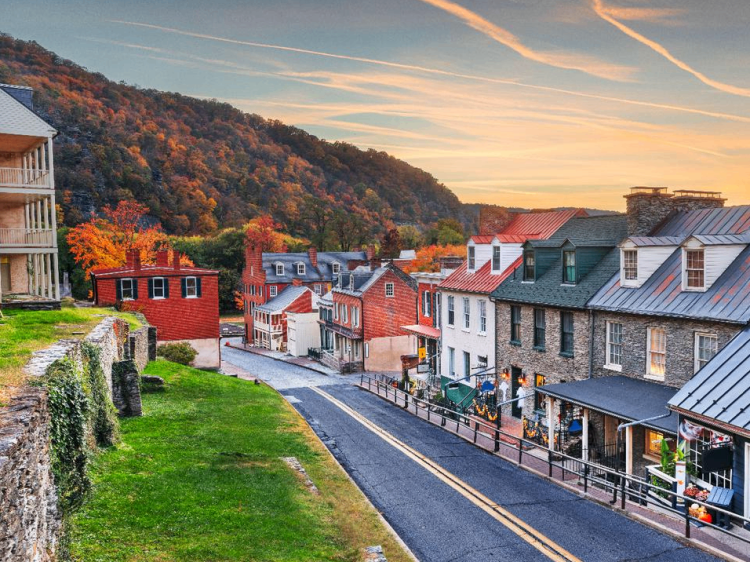 10 Famous Singers from West Virginia